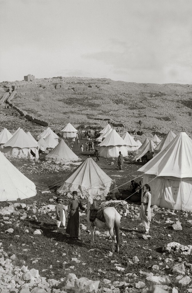 Samaritan Passover, Photo 1890 encampment on Mount Gerizim, 