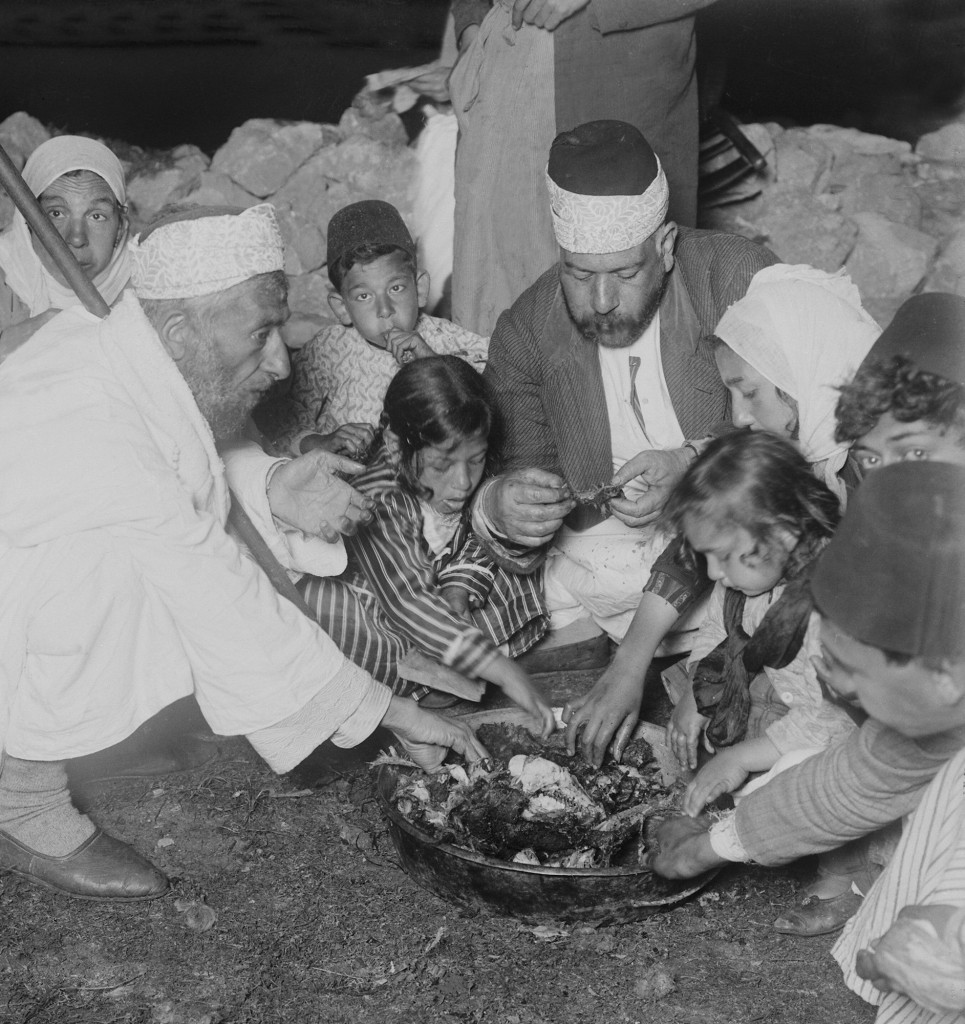 Samaritan Passover, family eating Passover sacrifice, Photo 1890