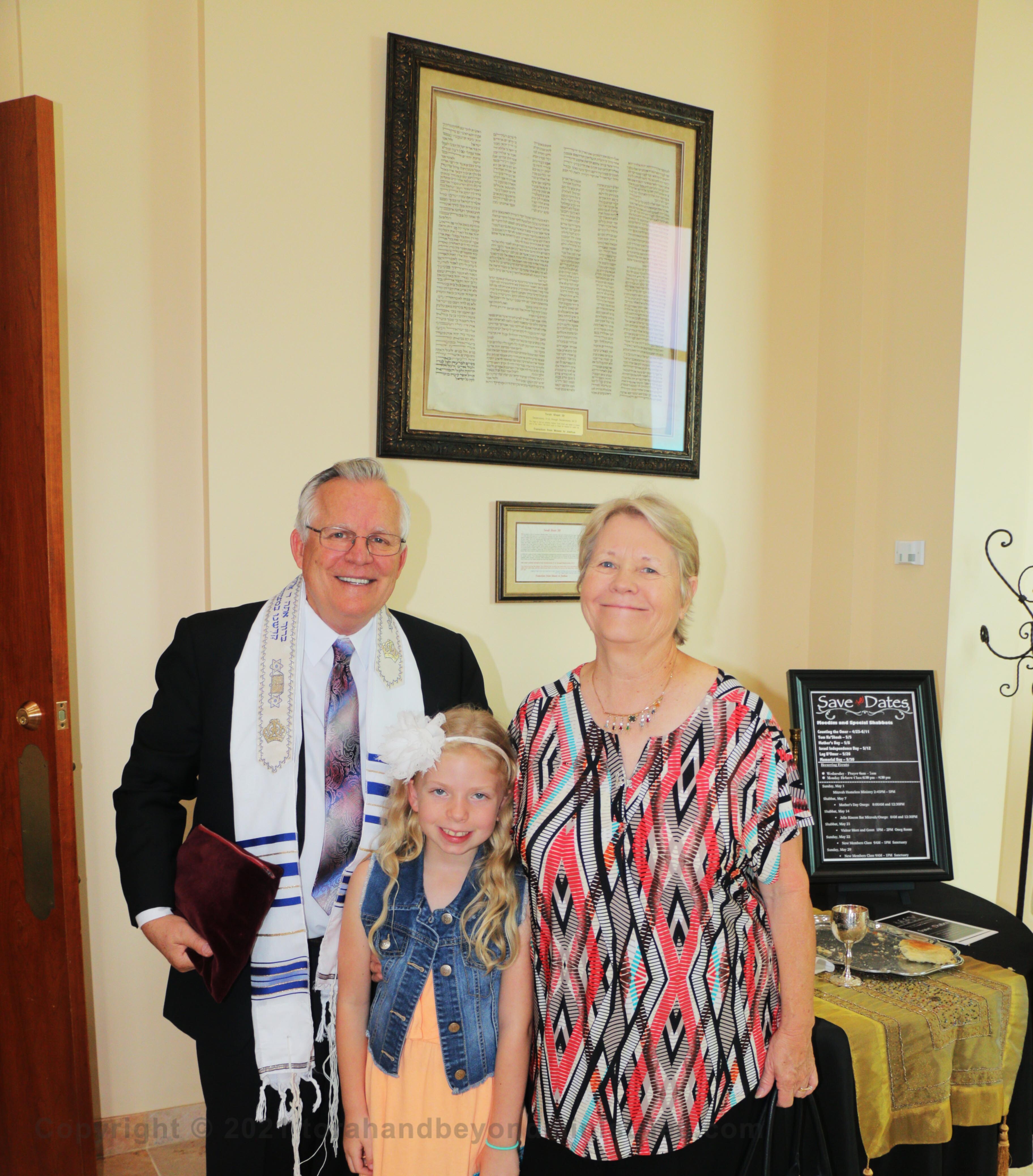 Congregation Beth Messiah Photo Gary & Artis Zimmerman and Granddaughter Lily