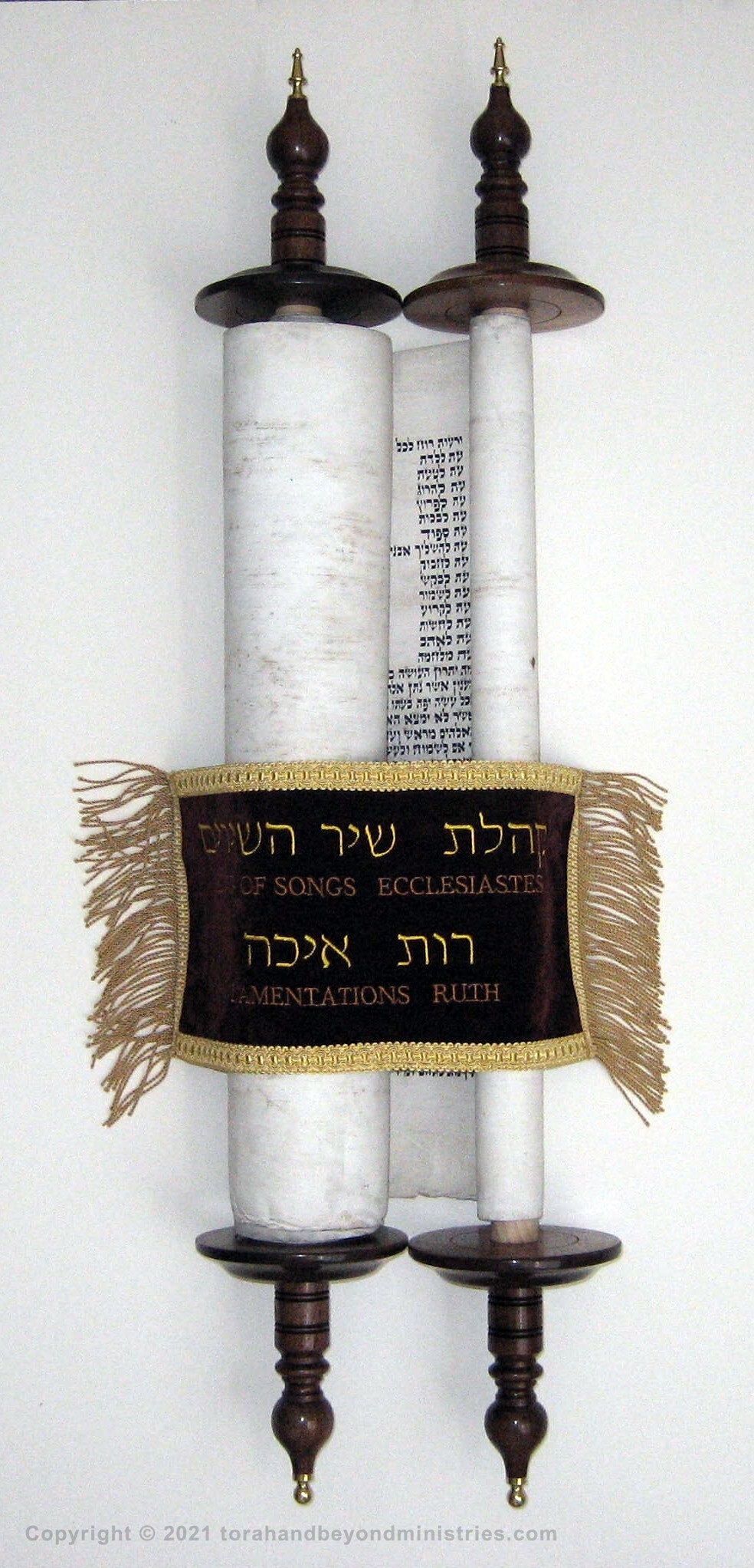 Seeing the Differences in Torah Scrolls