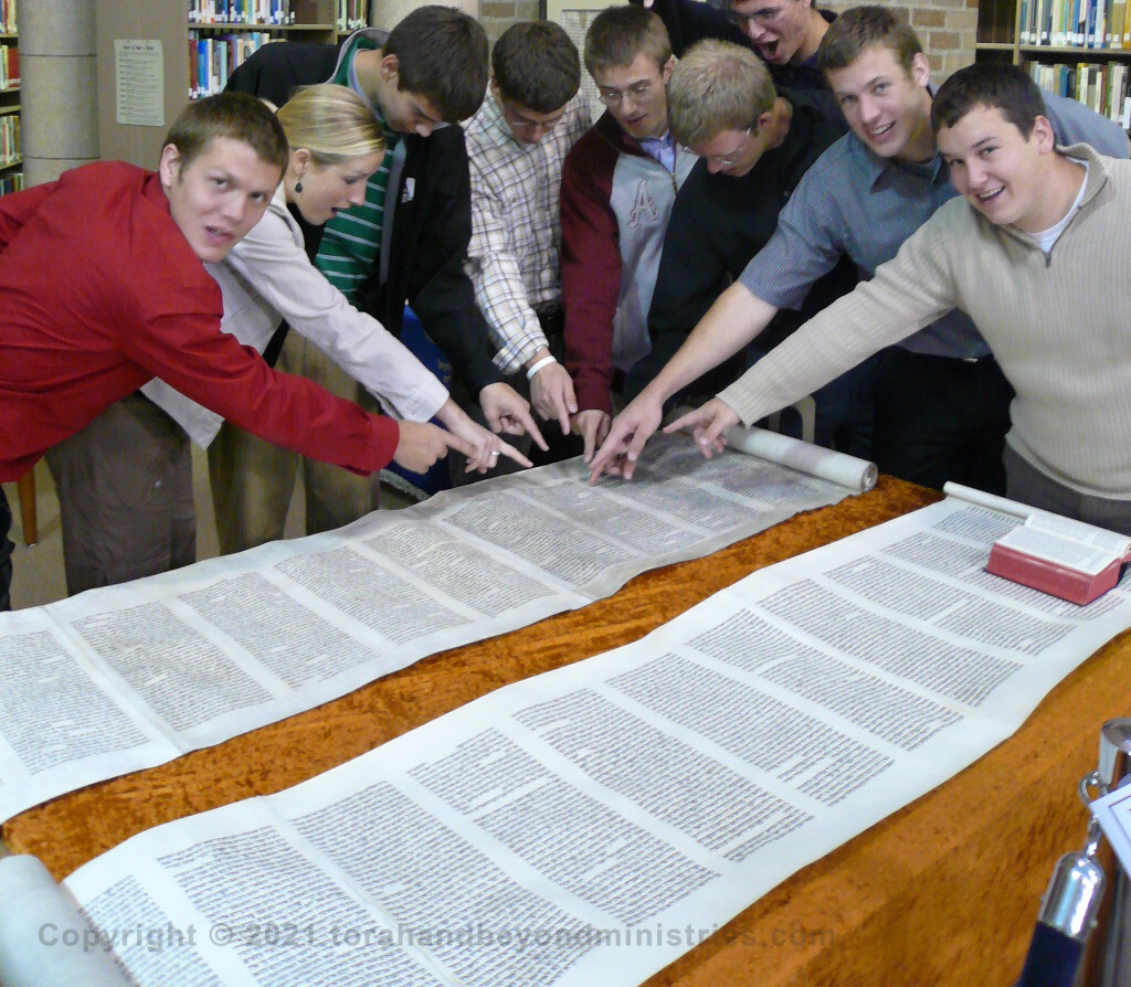 Scroll Seminar Baptist College in Pennsylvania students pointing to Isaiah