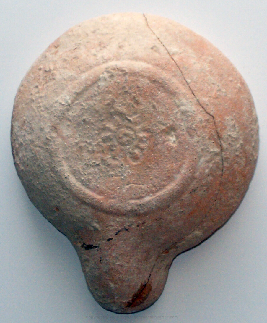 Oil lamp found in Israel