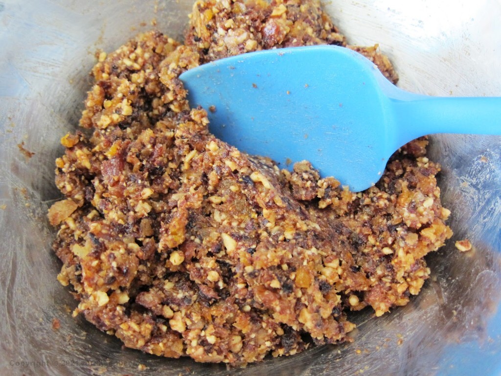 Bitter Herbs Its color and texture are meant to recall mortar (or mud used to make adobe bricks) which the Israelite slaves used to work in Pharaoh