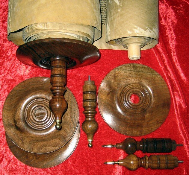 Tanakh Removable etz chaim help keep the priceless Scrolls safe when transporting.